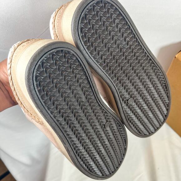 LUCKY BRAND Halinna Low Top Sneaker Fall Biege Size 10 - Picture 4 of 9